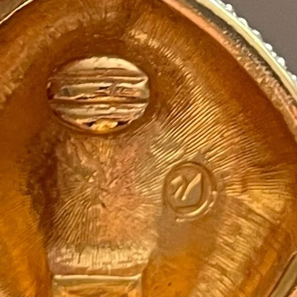 Swarovski Large Gold Plate Clip on Earrings Blk Enamel, Clear Crystal - Picture 7 of 8